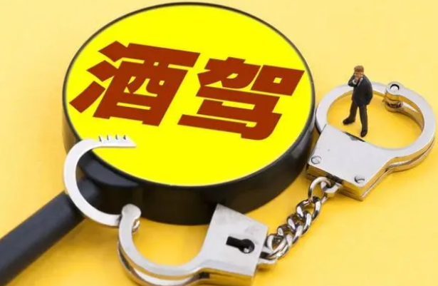 酒駕讓無駕照的女友來頂包……鄭州交警：罰！